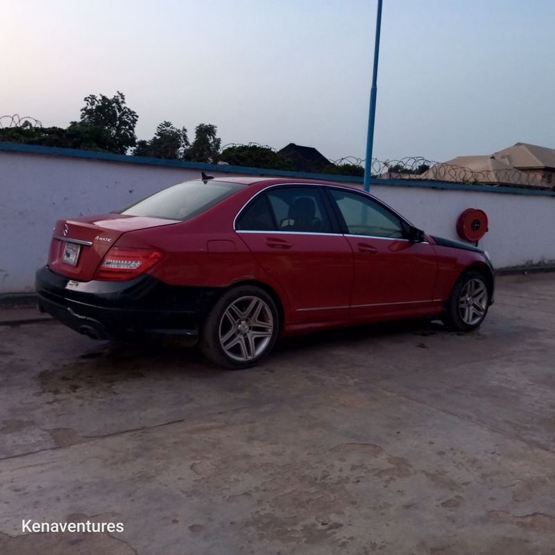 Thumbnail 4 of 2010 MERCEDES-BENZ C-Class